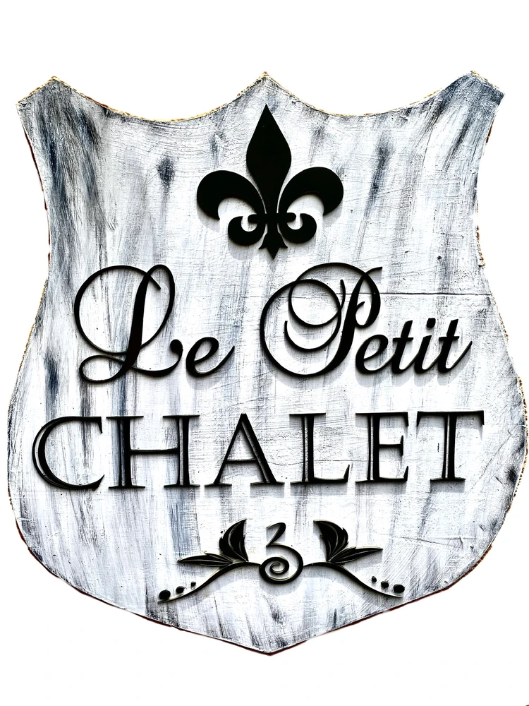 Le Petit Chalet official identity